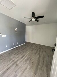 703 W College St photo'