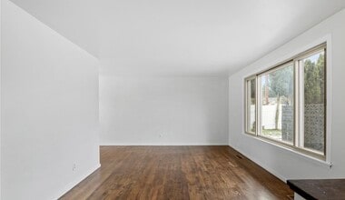 26510 19th Pl S in Des Moines, WA - Foto de edificio - Building Photo