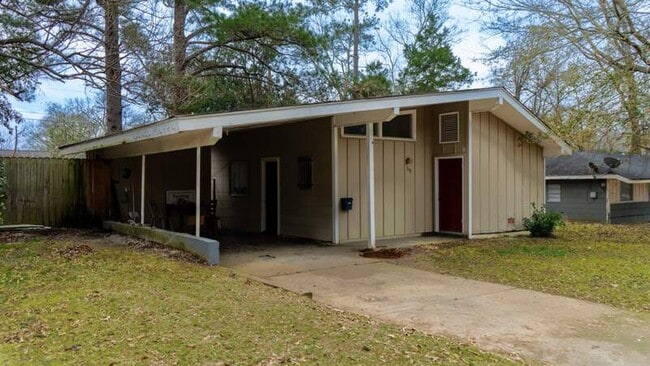 property at 338 Queen Catherine Ln