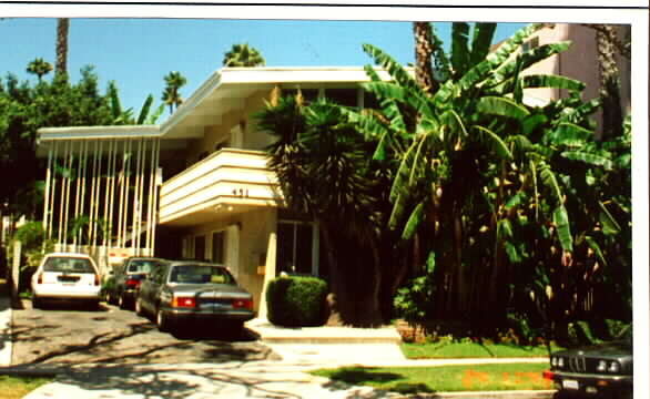 451 N Oakhurst Dr in Beverly Hills, CA - Building Photo - Building Photo