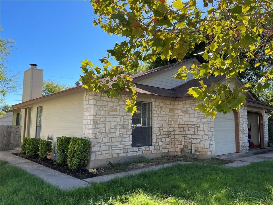 407 Parkhill Cove in Round Rock, TX - Building Photo