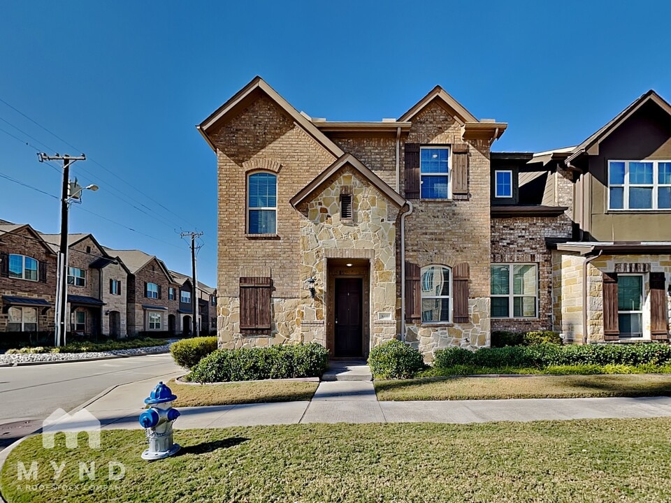 868 Dartford Dr in Richardson, TX - Building Photo