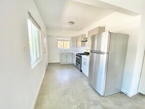 2727 Phelps Ave in Los Angeles, CA - Building Photo - Building Photo