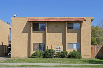 Stoneridge Apartments in Madera, CA - Foto de edificio - Building Photo