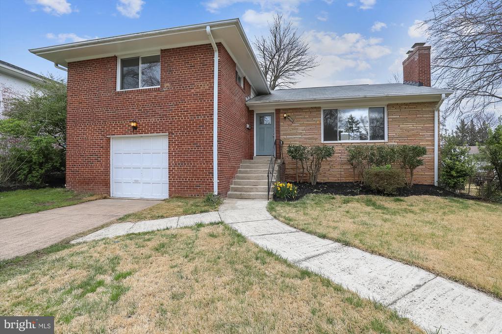 4503 Traymore St in Bethesda, MD - Building Photo