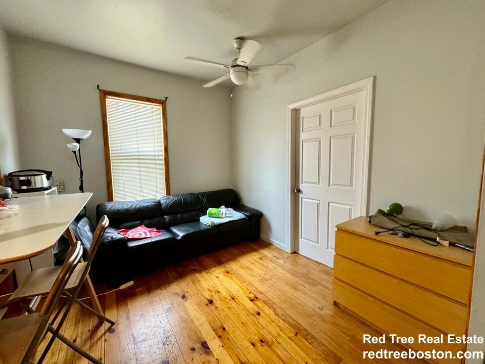 252 Cypress St in Brookline, MA - Building Photo