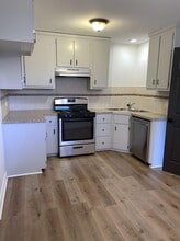600 E Plum St in Angleton, TX - Building Photo - Building Photo