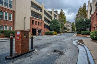 1850 Cotillion Dr, Unit 3222 in Atlanta, GA - Foto de edificio - Building Photo