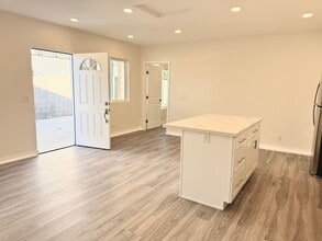 3227 Stonybrook Dr in Anaheim, CA - Building Photo - Building Photo