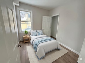 10 Shippee Ave in West Warwick, RI - Foto de edificio - Building Photo