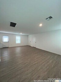 13819 Llama Pl photo'