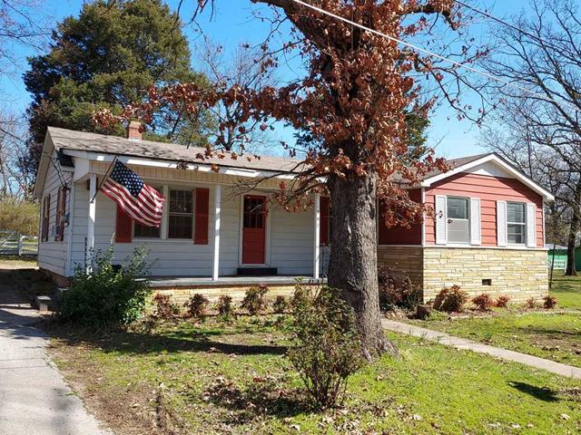property at 707 Oak St