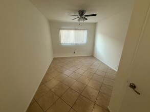 15525 Nordhoff St in Los Angeles, CA - Building Photo - Building Photo