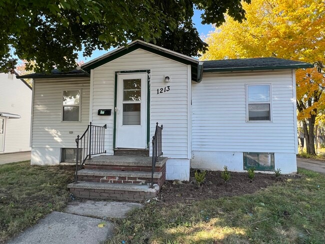 property at 1213 N Gillett St