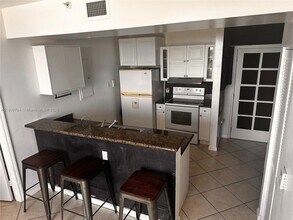 1 Glen Royal Pkwy in Miami, FL - Building Photo - Building Photo
