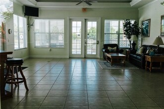 6446 Cypressdale Dr in Riverview, FL - Foto de edificio - Building Photo