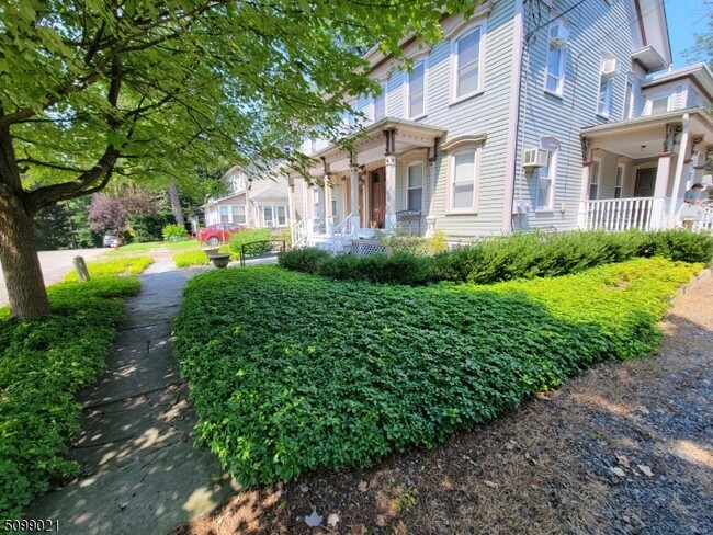 131 4th St in Belvidere, NJ - Foto de edificio - Building Photo