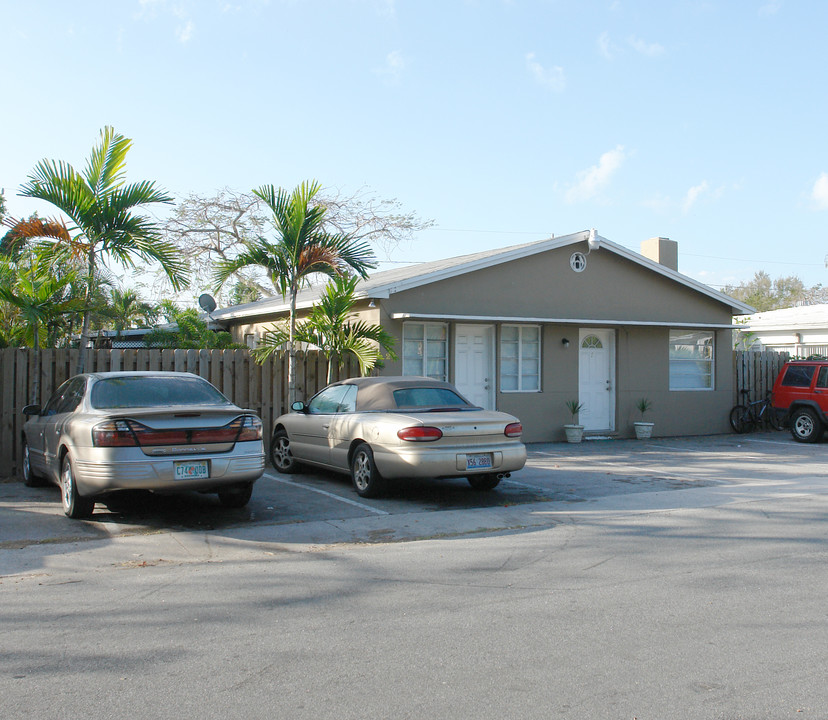 25 SW 10th St in Dania Beach, FL - Building Photo