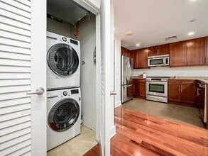 201 Marin Blvd, Unit 35 in Jersey City, NJ - Foto de edificio - Building Photo