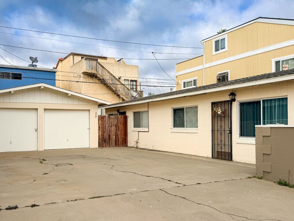 313-317 Highland Dr in Oxnard, CA - Building Photo