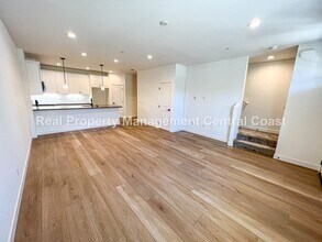 3861 Hayfield Loop in San Luis Obispo, CA - Foto de edificio - Building Photo