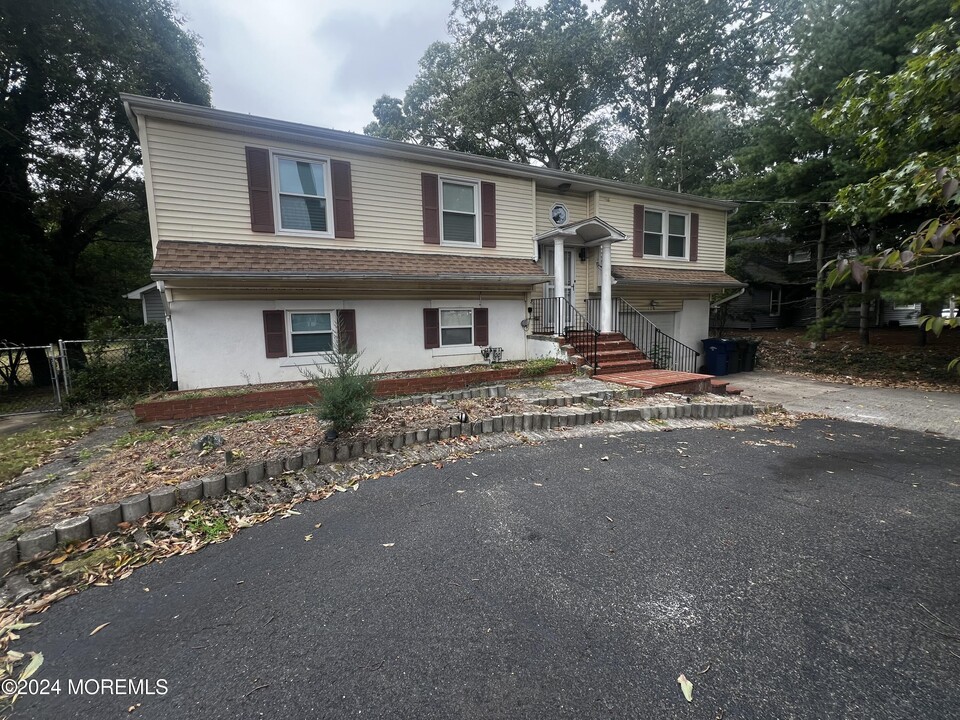 176 Whale Pond Rd in Ocean Township, NJ - Building Photo