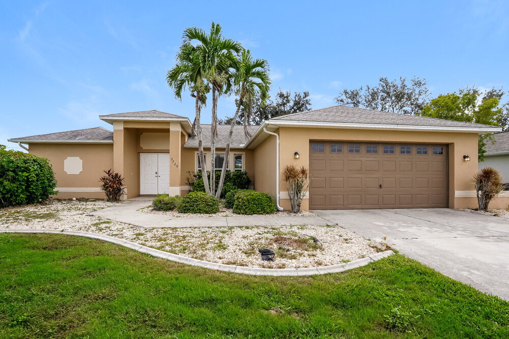 3729 SW 1st Pl in Cape Coral, FL - Building Photo