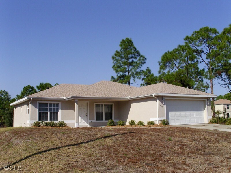 924 Hollister Ave in Lehigh Acres, FL - Building Photo