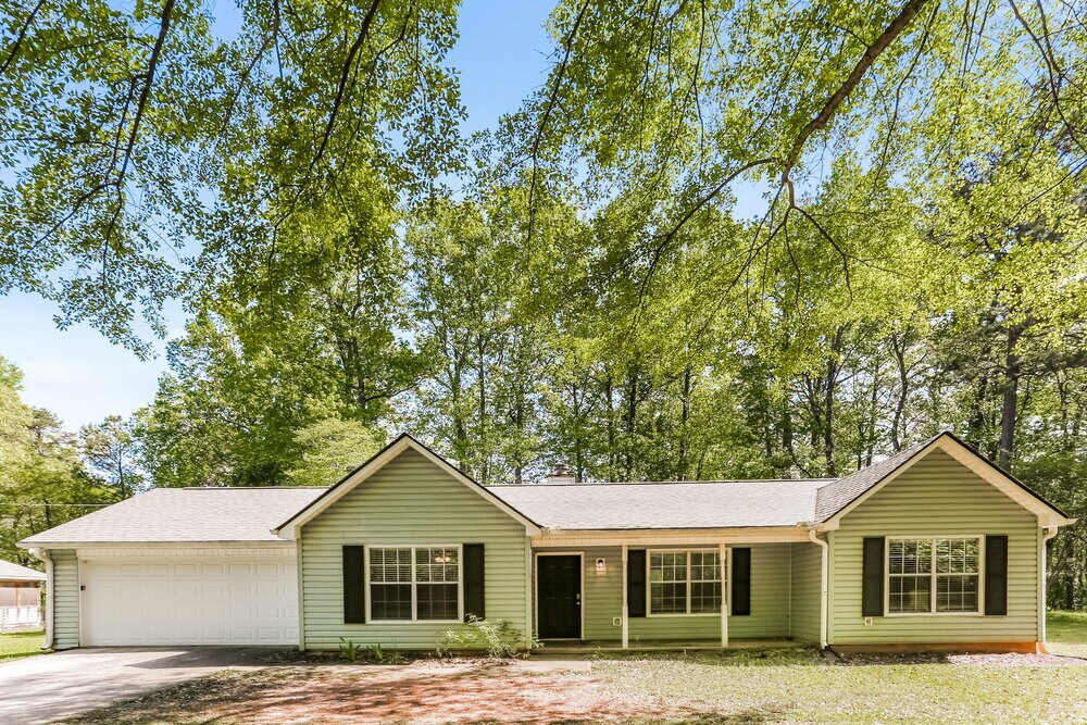 130 Harriette Dr in Stockbridge, GA - Building Photo