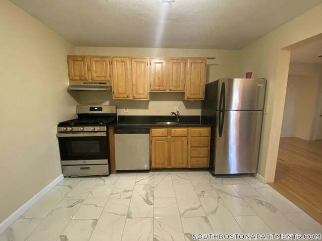 385 Dorchester St in Boston, MA - Building Photo - Building Photo