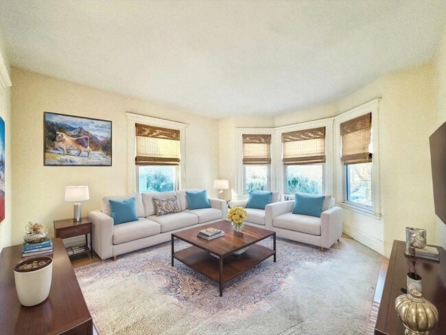 44 Gray St in Arlington, MA - Building Photo - Building Photo