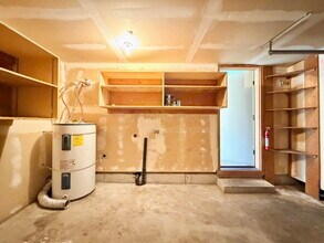 8991 SW Herb Way in Portland, OR - Building Photo - Building Photo