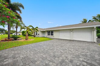 4091 Lakespur Cir N in Palm Beach Gardens, FL - Building Photo - Building Photo