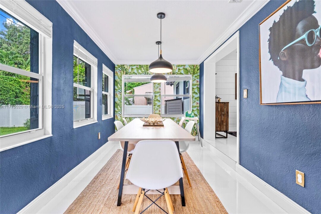 4775 Collins Ave, Unit 2208 in Miami Beach, FL - Building Photo