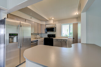 9807 Omega Dr in St. Louis, MO - Building Photo - Building Photo