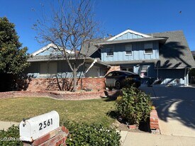2561 Heywood St in Simi Valley, CA - Building Photo