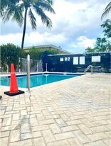 2088 NE 167th St in North Miami Beach, FL - Building Photo