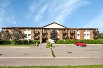 Campbell Place in Arnprior, ON - Building Photo - Building Photo