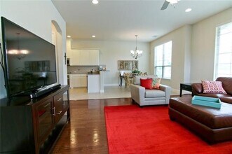 10521 Chaucer Hill Ln in Irving, TX - Building Photo - Building Photo