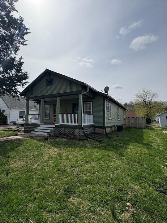 2103 N 4th St in St. Charles, MO - Building Photo