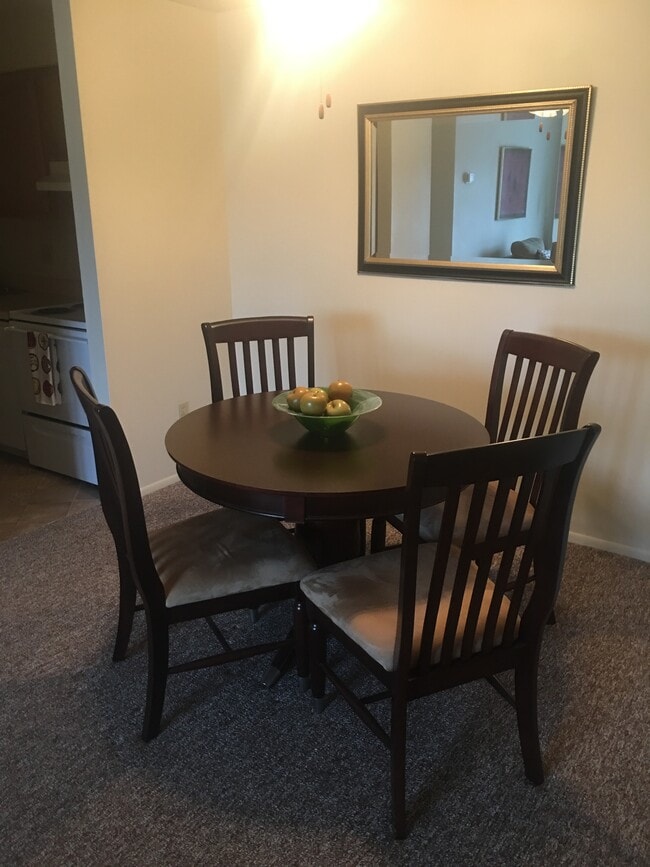 Pinebrook Tower Apartments in Lorain, OH - Foto de edificio - Building Photo