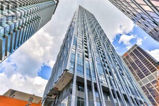 1 Yorkville Ave in Toronto, ON - Building Photo