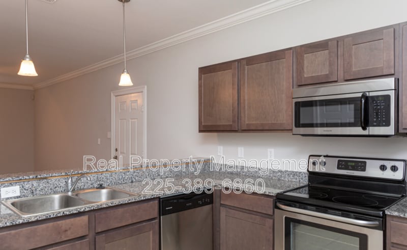 30914 LA-16 in Denham Springs, LA - Building Photo