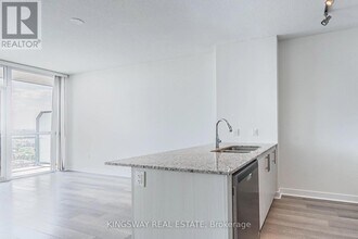 3975 Grand Park Dr in Mississauga, ON - Building Photo - Building Photo