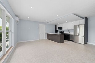 3220 NE 7th St in Pompano Beach, FL - Building Photo