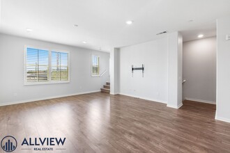 1531 E Lincoln Ave in Anaheim, CA - Building Photo - Building Photo
