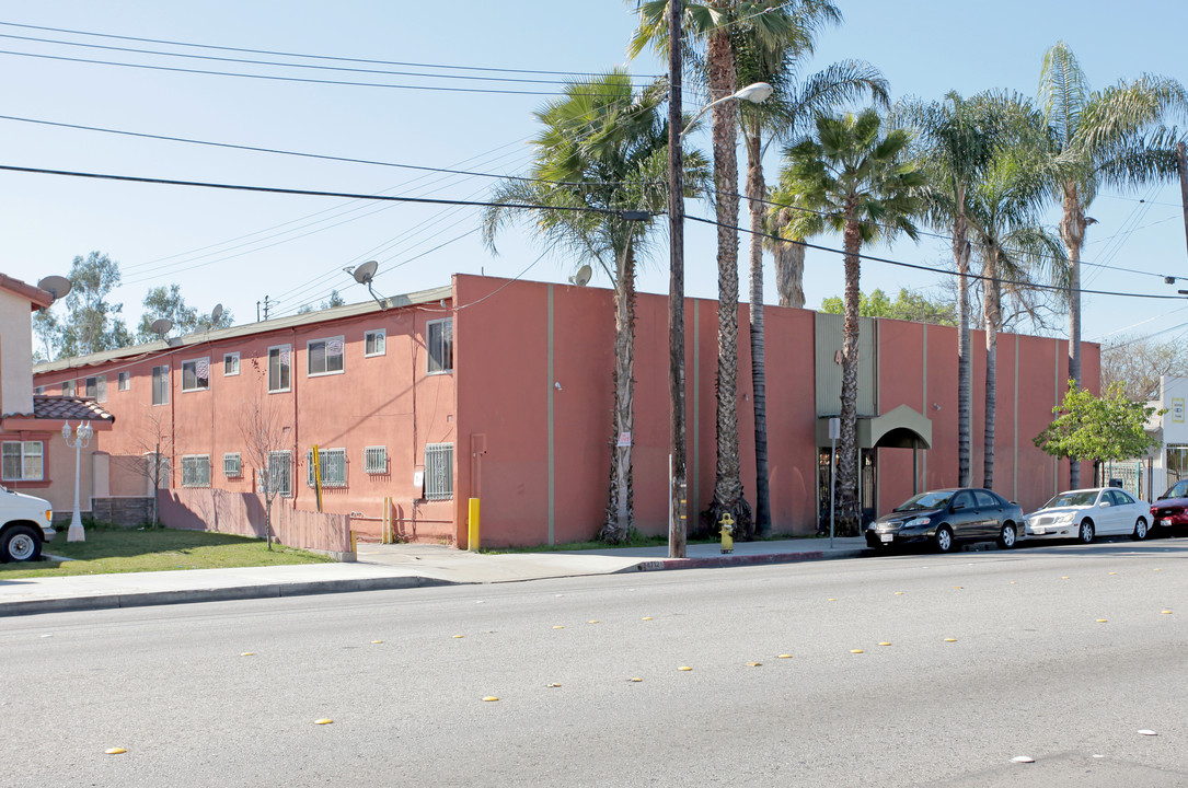 4712 Florence Ave in Bell, CA - Building Photo