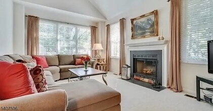 8 Harrow Ln in Bedminster, NJ - Building Photo - Building Photo