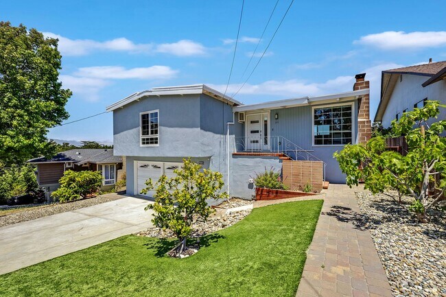 3151 Crestmoor Dr in San Bruno, CA - Building Photo - Building Photo