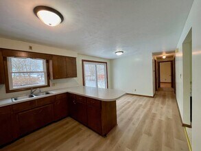 9841 Smithdale Ave NE in Hartville, OH - Foto de edificio - Building Photo